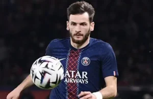 🔥 Kvaratskhelia, le nouveau roi de Géorgie ! 👉 Décisif avec le PSG, icône nationale dans son pays. ⚽ « Kvaradona » inspire une génération entière. #PSG #Kvaratskhelia #Kvaradona #Football #Géorgie #LDC