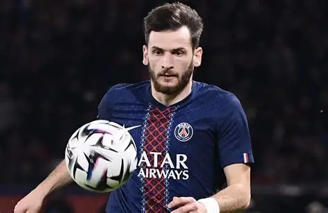 🔥 Kvaratskhelia, le nouveau roi de Géorgie ! 👉 Décisif avec le PSG, icône nationale dans son pays. ⚽ « Kvaradona » inspire une génération entière. #PSG #Kvaratskhelia #Kvaradona #Football #Géorgie #LDC