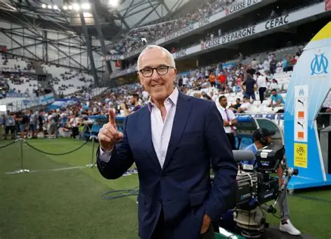 🚨 Vente OM : McCourt cherche un investisseur… mais refuse de céder le club ! 👉 1,2 milliard exigé, finances fragiles, mercato sous tension. #OM #McCourt #VenteOM #Mercato #Football