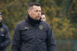 🚨 Lens : avenir incertain pour Pierre Sage 🗣️ « L’idée est de rester, mais… » ⚽ Une communication jugée risquée par les observateurs #RCLens #PierreSage #Ligue1 #Mercato #Football