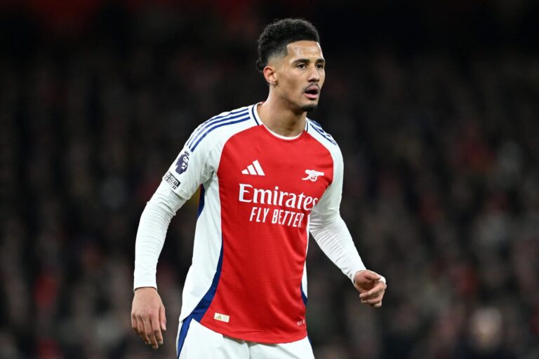⚡ “Paris rêve d’un roc… William Saliba, futur patron de la défense ?” 🔒 Arsenal résiste, mais le PSG prépare son plan. 👉 Et vous, pensez‑vous que Saliba doit revenir en France pour devenir le pilier du PSG ?