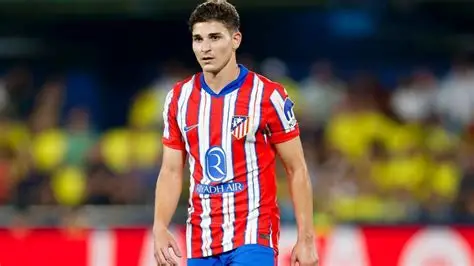 🚨 Mercato : Julián Álvarez vers le PSG ! 👉 Accord du joueur, 150 M€ en jeu, Barcelone et Arsenal dépassés. #PSG #JulianAlvarez #Mercato #AtléticoMadrid #Football