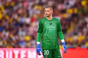 Remplaçant au PSG et absent du Mondial, Lucas Chevalier pourrait rebondir chez les Rouge et Noir 🔴⚫⚽. Une nouvelle chance pour relancer sa carrière 👀