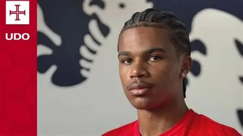 “Mercato : Angers vise Foe Ondoa, jeune talent français au Portugal !” 👉 Sassuolo et Venezia sont aussi sur le coup… #Angers #FoeOndoa #Mercato #Ligue1 #Football