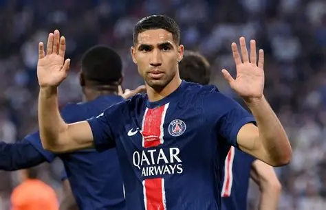 ⚡ “Hakimi accusé, Mbappé fragilise sa défense malgré lui.” 👉 Pensez‑vous que l’attestation de Mbappé suffira à rétablir la version d’Hakimi ? Réagissez en commentaire et partagez pour lancer le débat !