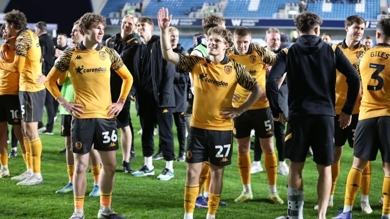 💰 “Un promu qui vaut de l’or… Hull City franchit les portes de la Premier League et décroche un trésor caché : 230 M€ pour écrire une nouvelle histoire.”