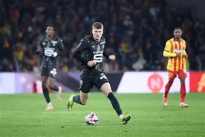 🔥 Mercato Rennes : Jordan James courtisé ⚽ Deux clubs anglais intéressés 💰 Objectif : 20 M€ de transfert 📈 Après une saison réussie à Leicester #StadeRennais #JordanJames #Mercato #PremierLeague #Football