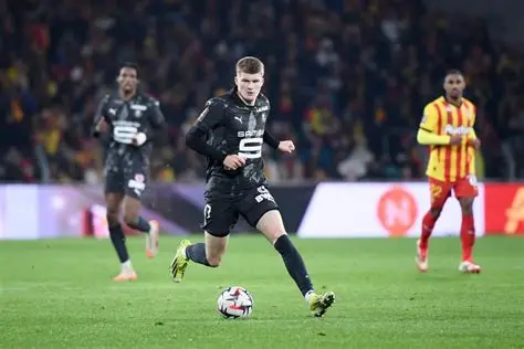 🔥 Mercato Rennes : Jordan James courtisé ⚽ Deux clubs anglais intéressés 💰 Objectif : 20 M€ de transfert 📈 Après une saison réussie à Leicester #StadeRennais #JordanJames #Mercato #PremierLeague #Football