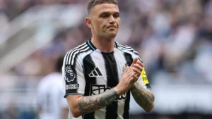 🚨 Trippier signe à Wolverhampton 📅 Contrat de 2 ans + 1 option ⚽ Mission : remonter en Premier League 🔥 Expérience et leadership au service des Loups #Wolverhampton #Trippier #Mercato #PremierLeague #Football