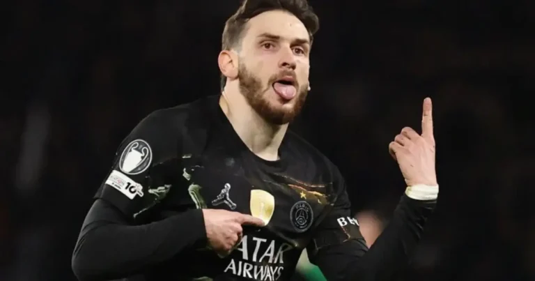 “Kvaratskhelia affole l’Europe… Arsenal et Liverpool le veulent, Paris tremble.” 👉 Le PSG doit‑il céder à une offre XXL ou garder son joyau coûte que coûte ? Réagissez en commentaire et partagez pour lancer le débat !