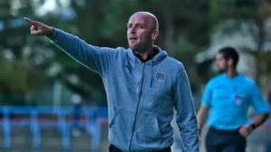 🚨 N2 : Montlouis change de coach ! 👉 Luc Davaillon prend les rênes après Zakaria Tahri. 🎯 Objectif : maintien et progression. #FCMontlouis #National2 #LucDavaillon #Football #N2