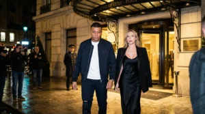 🔥 Cannes : Ester Expósito brille avec un collier Messika 💎 🚫 Non, Mbappé n’y est pour rien… 📲 Une rumeur virale qui illustre l’impact médiatique du capitaine du PSG. #Mbappé #EsterExpósito #Cannes #Messika #PSG #Rumeurs