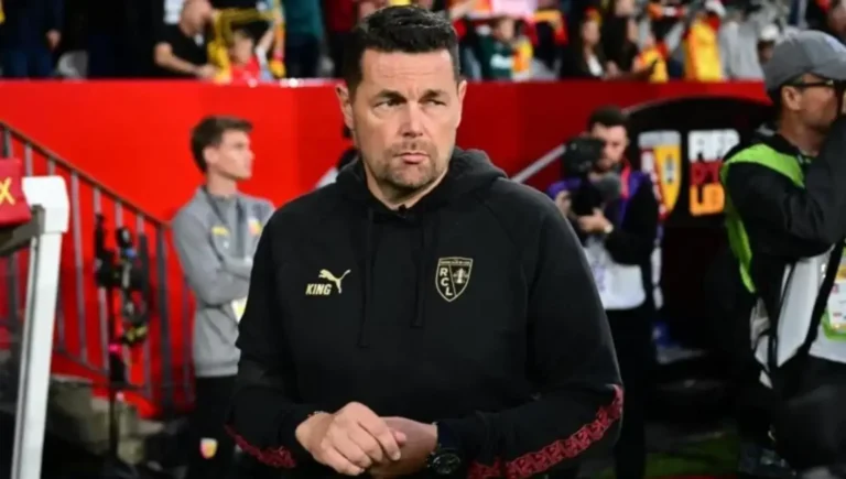 🚨 RC Lens : Pierre Sage déjà tenté par l’Angleterre ! 👉 Le coach lensois, vainqueur de la Coupe de France, laisse planer le doute sur son avenir.