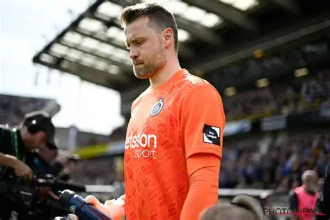 😭 Adieux émouvants : Mignolet quitte Bruges ! 👉 20 ans de carrière, 722 matchs, 5 titres… Le Jan Breydel en larmes. #Mignolet #ClubBruges #Football #Belgique #DiablesRouges