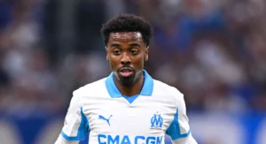 🚨 Mercato OM : Angel Gomes est de retour ! ⚽ Prêté à Wolverhampton, option d’achat de 7 M€ annulée après la relégation. 📉 12 matchs disputés en Premier League. 📅 Sous contrat avec l’OM jusqu’en 2028. 👉 Genesio et Lorenzi décideront de son avenir 👇 #OM #AngelGomes #Mercato #Football