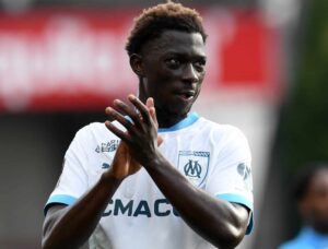 🚨 OM : Balerdi s’en va, Meïté arrive ! ⚽ Balerdi quitte Marseille après 6 saisons. 🔥 L’OM pourrait miser sur Bamo Meïté, de retour de Lorient. 💰 Une solution économique pour renforcer la défense. 😱 Reste à voir si Meïté saura s’imposer… 👉 Marseille joue la carte interne… Clique et découvre les coulisses 👇 #OM #Balerdi #Meite #Mercato #Football