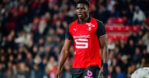 ⚡️ Mercato SRFC : un départ majeur en vue… et déjà une offensive XXL pour un renfort offensif 👀. 👉 Rennes affiche ses ambitions pour la Ligue des Champions 🔥👇 #Mercato #Football #SRFC #Ligue1 #Suspense #BreelEmbolo #EstebanLepaul #AdrienThomasson