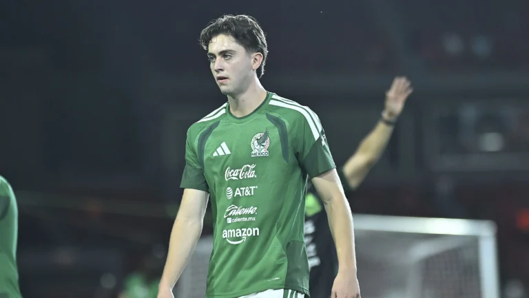 ⚡️ Mercato Ligue 1 : une bataille s’annonce… 👀 👉 Deux clubs français prêts à s’affronter pour un talent prometteur. #Mercato #Football #OL #Monaco #Ligue1 #Mexique