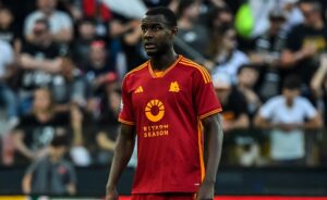 🚨 Mercato OM : Balerdi out, Ndicka ciblé ! 🇦🇷 Balerdi blessé au mollet, forfait pour le Mondial. ❌ Départ acté après 6 saisons à Marseille. 🇨🇮 L’OM vise Evan Ndicka (26 ans, AS Roma). 🛡️ Gabarit 1m92, puissance et relance de qualité. 👉 Le mercato phocéen s’annonce brûlant 👇 #OM #Balerdi #Ndicka #Mercato #Football
