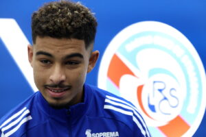🚨 Le FC Barcelone prépare son mercato estival 💥. Champion d’Espagne, le club catalan surveille de près Gessime Yassine (20 ans), ailier droit du RC Strasbourg 🇲🇦. Déjà 4 sélections avec les Lions de l’Atlas, il est sous contrat jusqu’en 2030. Strasbourg veut garder son joyau… mais le Barça reste attentif 👀👇 #Barça #GessimeYassine #Mercato #Strasbourg #Ligue1 #Maroc #FCB