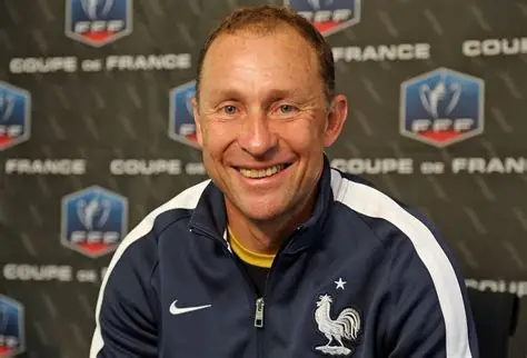 ⚡️ Mercato entraîneurs : une légende française recalée… 👀 👉 Laval dit non à Papin, Vignes prend les rênes. #Football #Mercato #Papin #StadeLavallois #OM