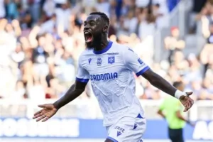 ⚡️ Mercato Auxerre : un attaquant malien séduit déjà quatre clubs anglais… et son prix est fixé à 10 M€ 👀. 👉 Le dossier pourrait enflammer l’été 🔥👇 #Mercato #Football #AJA #Sinayoko #PremierLeague #Fulham #Everton #CrystalPalace #LeedsUnited #Mali