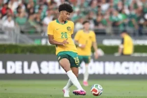Le FC Barcelone a tenté un gros coup sur le marché des jeunes talents 💥. Les Catalans ont proposé 10M€ pour recruter Lucas Herrington, défenseur australien de 18 ans qui brille déjà au Colorado Rapids. Mais la réponse des Américains a été claire : refus catégorique ❌. 👉 Le Barça reviendra‑t‑il avec une offre plus élevée pour arracher ce prodige lié jusqu’en 2029 ? Le dossier reste ouvert et promet un été brûlant 🔥👇 #FCBarcelona #Mercato #LucasHerrington #ColoradoRapids #LaLiga #Australia