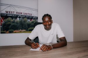 🚨 L’OM fonce sur Mohamadou Kanté ! Le milieu sénégalais de 20 ans (14 matchs avec West Ham) est évalué à 20 M€. Courtisé aussi par Monaco, la Fiorentina et des clubs allemands… Le mercato s’annonce brûlant 👇 #OM #Mercato #Kanté #WestHam #Football