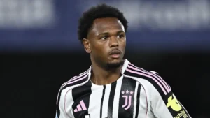 🚨 Mercato RC Lens : Openda ciblé ! ⚽ Ex‑Lensois, en difficulté à la Juventus. 🔥 37 matchs, seulement 2 buts cette saison. 💬 Contrat jusqu’en 2030, prêt envisagé. 😱 Concurrence : Monaco, Francfort, Leeds, Forest. 👉 Lens veut frapper fort avant la Ligue des Champions 👇 #RCLens #Openda #Mercato #Football