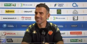 ) 🚨 RC Lens : un épisode marquant vient de secouer le monde des entraîneurs… Entre ambitions et fidélité, deux visions s’opposent 👀. 👉 Une histoire qui interroge sur les vraies valeurs du football… 🔥👇 #RCLens #Football #Mercato #Suspense