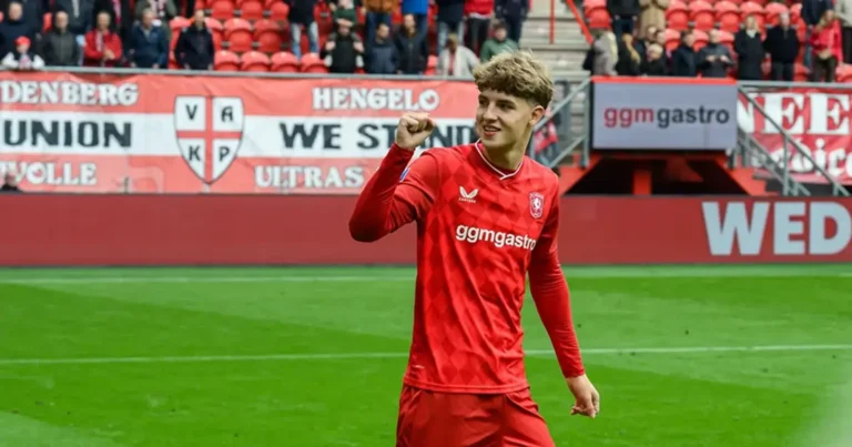 Le FC Twente frappe fort 💥 ! Le défenseur Ruud Nijstad, révélation de l’Eredivisie avec 24 matchs disputés, prolonge jusqu’en 2029. Résultat : le Barça, le PSV et l’Eintracht Francfort repartent bredouilles… Un énorme coup de maître signé Twente 👀👇 #Twente #Nijstad #Barça #Mercato #Eredivisie