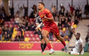 🚨 Mercato AJA : Arconte ciblé ! ⚽ 22 ans, révélation de Ligue 2. 🔥 14 buts, 4 passes décisives avec Rodez. 📅 Sous contrat jusqu’en 2028. 💬 Concurrence : Celtic Glasgow et Millwall. 👉 Auxerre veut frapper fort cet été 👇 #AJA #Arconte #Mercato #Football