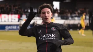 🚨 PSG : double mouvement ! ⚽ Willian Pacho proche de prolonger. 🔥 Adam Ayari (18 ans) signe son premier contrat pro. 💬 19 buts, 12 passes décisives cette saison. 😱 Luis Enrique mise sur la jeunesse parisienne. 👉 Le futur du PSG s’écrit entre prolongations et formation 👇 #PSG #Pacho #Ayari #LuisEnrique #Mercato #Football