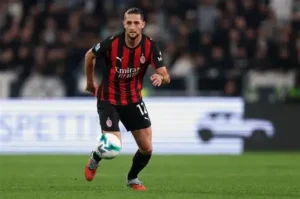 🔥 Adrien Rabiot sur le départ du Milan AC ! Recruté pour 10 M€, le club lombard réclame désormais 20 M€ pour son milieu français, vice‑champion du monde. Après le départ d’Allegri, l’avenir du « Duc » s’écrit ailleurs… Le mercato s’annonce bouillant 👇 #Rabiot #MilanAC #Mercato #Football #France #PSG #OM