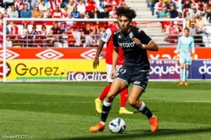 Le PSG passe à l’action pour Maghnes Akliouche ! ⭐ L’ailier de l’AS Monaco, sous contrat jusqu’en 2028, est estimé à 50 M€ et figure sur la short‑list de Luis Campos. Déjà convoité par des clubs de Premier League, son avenir pourrait basculer dès cet été… 👀👇 #PSG #ASM #Akliouche #Mercato #Ligue1