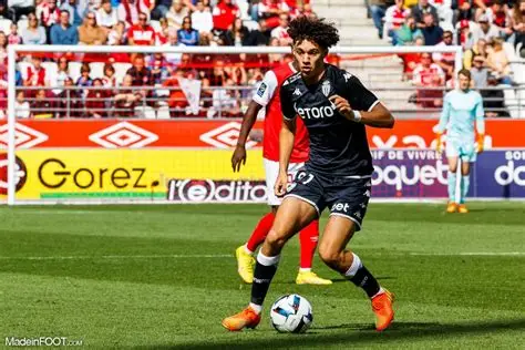 Le PSG passe à l’action pour Maghnes Akliouche ! ⭐ L’ailier de l’AS Monaco, sous contrat jusqu’en 2028, est estimé à 50 M€ et figure sur la short‑list de Luis Campos. Déjà convoité par des clubs de Premier League, son avenir pourrait basculer dès cet été… 👀👇 #PSG #ASM #Akliouche #Mercato #Ligue1