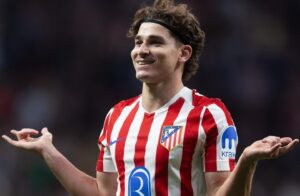 🚨 Mercato PSG : Alvarez en approche ? 🇦🇷 Attaquant de 26 ans, champion du monde. ⚽ Brille avec l’Atlético Madrid. ❌ Le Real Madrid hors course. 🇪🇸 Le Barça reste en embuscade. 🔥 Luis Enrique séduit par sa polyvalence. #PSG #Alvarez #Mercato #Football