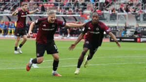 🚨 Paris FC Mercato : Zouma ciblé ! ⚽ 22 ans, attaquant de Nuremberg. 🔥 14 buts, 5 passes décisives cette saison. 💰 Valeur estimée : 10 M€. 😱 Contrat jusqu’en 2029, dossier compliqué. 👉 Le PFC veut frapper fort en attaque 👇 #ParisFC #Zouma #Mercato #Football
