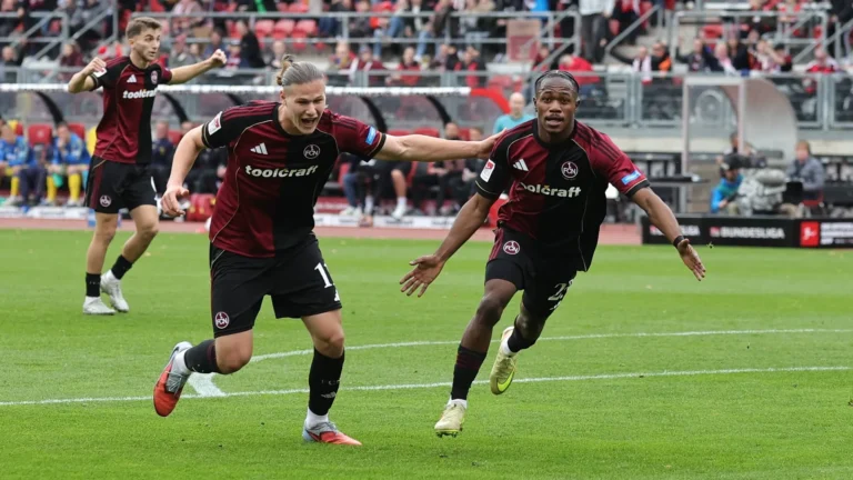 🚨 Paris FC Mercato : Zouma ciblé ! ⚽ 22 ans, attaquant de Nuremberg. 🔥 14 buts, 5 passes décisives cette saison. 💰 Valeur estimée : 10 M€. 😱 Contrat jusqu’en 2029, dossier compliqué. 👉 Le PFC veut frapper fort en attaque 👇 #ParisFC #Zouma #Mercato #Football
