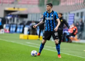 🚨 Mercato : Bastoni reste à l’Inter ! 🛡️ Chivu ferme la porte : « Bastoni est l’un de nos champions ». ❌ Le Barça abandonne la piste (70 M€ jugés trop élevés). 🔄 Flick mise sur Cubarsí, García, Martín et vise Natan (Betis). 👉 Paris est fini pour Bastoni, Barcelone change de cap 👇 #Barça #Inter #Bastoni #Mercato #Football