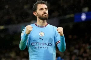 🚨 Mercato : Bernardo Silva au cœur d’un feuilleton ! 🇵🇹 Le milieu portugais hésite entre le Barça, l’Atlético, la Juventus… et désormais le Real Madrid de Mourinho. ⚽ Après 9 ans à City, il veut un nouveau défi. 🔥 Mourinho en fait une priorité pour l’entrejeu merengue. #BernardoSilva #Mercato #RealMadrid #Barça #Mourinho