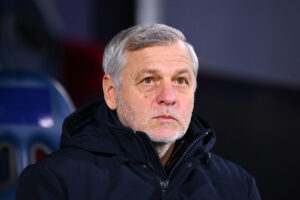 🚨 OM : Genesio favori pour le banc ! ⚽ Habib Beye en vacances, mais son avenir reste flou. 🔥 Lorenzi négocie avec Genesio, libre après Lille. 😱 La direction n’a encore rien décidé… 👉 Le feuilleton du futur coach marseillais continue… Clique et découvre les coulisses 👇 #OM #Genesio #HabibBeye #Mercato #Football