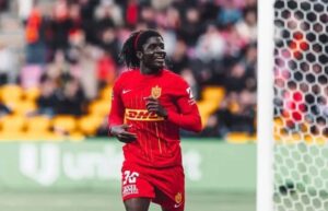 🚨 Mercato Real Madrid : Yirenkyi ciblé ! ⚽ Milieu ghanéen de 20 ans. 🔥 34 matchs, 2 buts, 6 passes décisives. 📅 Contrat jusqu’en 2030. 💰 Valeur estimée : 30 M€. 💬 Concurrence : Porto et Strasbourg. 👉 Un dossier chaud pour l’été 👇 #RealMadrid #Yirenkyi #Mercato #Football