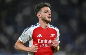 🚨 Mercato : le Real rêve de Rice ! ⚽ Le milieu anglais séduit Madrid par son leadership et son impact. 🔥 Mais Arsenal, champion d’Angleterre, refuse de céder son pilier. 💰 Un transfert nécessiterait une opération financière colossale. 👉 Declan Rice, le rêve impossible du Real Madrid… Clique et découvre les coulisses 👇 #Arsenal #DeclanRice #RealMadrid #Mercato #Football