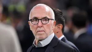 🚨 OM menacé par l’UEFA ! ⚽ Déficit de plus de 100 M€. 🔥 Accord de règlement 2022 non respecté. 😱 Exclusion possible de la Ligue Europa. 📅 Verdict attendu mercredi prochain. 👉 Marseille retient son souffle 👇 #OM #UEFA #LigueEuropa #Football