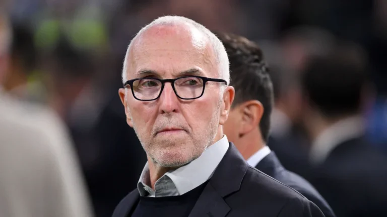 🚨 OM menacé par l’UEFA ! ⚽ Déficit de plus de 100 M€. 🔥 Accord de règlement 2022 non respecté. 😱 Exclusion possible de la Ligue Europa. 📅 Verdict attendu mercredi prochain. 👉 Marseille retient son souffle 👇 #OM #UEFA #LigueEuropa #Football