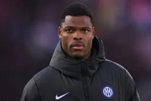 🚨 Real Madrid : mercato explosif ! ⚽ Konaté arrive libre après Liverpool. 🔥 Dumfries signe pour 20 M€. 💬 Mourinho confirmé en coulisses. 📅 En pleine élection, Pérez contre‑attaque face à Riquelme. 👉 Madrid prépare un été galactique 👇 #RealMadrid #Perez #Riquelme #Konaté #Dumfries #Mourinho #Mercato