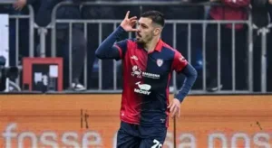 ⚡️ Mercato : la Juventus active ses pistes ! La Vieille Dame prépare un mercato ambitieux et s’intéresse à Gianluca Gaetano, milieu de terrain de Cagliari. 👉 Âgé de 26 ans, sous contrat jusqu’en 2029 👉 Auteur de 33 matchs de Serie A cette saison, 2 buts et 4 passes décisives 👉 Également suivi par l’AS Roma et l’Atalanta Bergame 👉 Très apprécié par Luciano Spalletti La Juventus aurait déjà pris des informations sur le joueur, preuve de son intérêt réel. Un renfort qui pourrait donner un nouveau souffle au milieu turinois et renforcer les ambitions du club pour la saison prochaine. 🔥 Le mercato s’annonce chaud à Turin ! #Juventus #Mercato #Gaetano #SerieA #Football