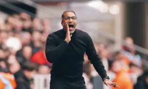 ⚡️ Mercato OM : un bras de fer financier bloque l’arrivée du nouveau coach… 👀 👉 Habib Beye réclame 3 M€, Genesio attend. #Mercato #OM #Beye #Genesio #Football