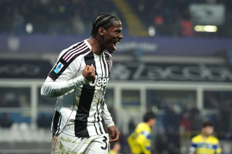🚨 Mercato OL : Jonathan David ciblé ! ⚽ Ex‑buteur du LOSC, aujourd’hui à la Juventus. 🔥 Contrat jusqu’en 2030, prêt envisagé. 📉 Saison décevante : 8 buts, 5 passes décisives. 💬 Fonseca en fait sa priorité offensive. 👉 Lyon veut frapper fort cet été 👇 #OL #JonathanDavid #Mercato #Football